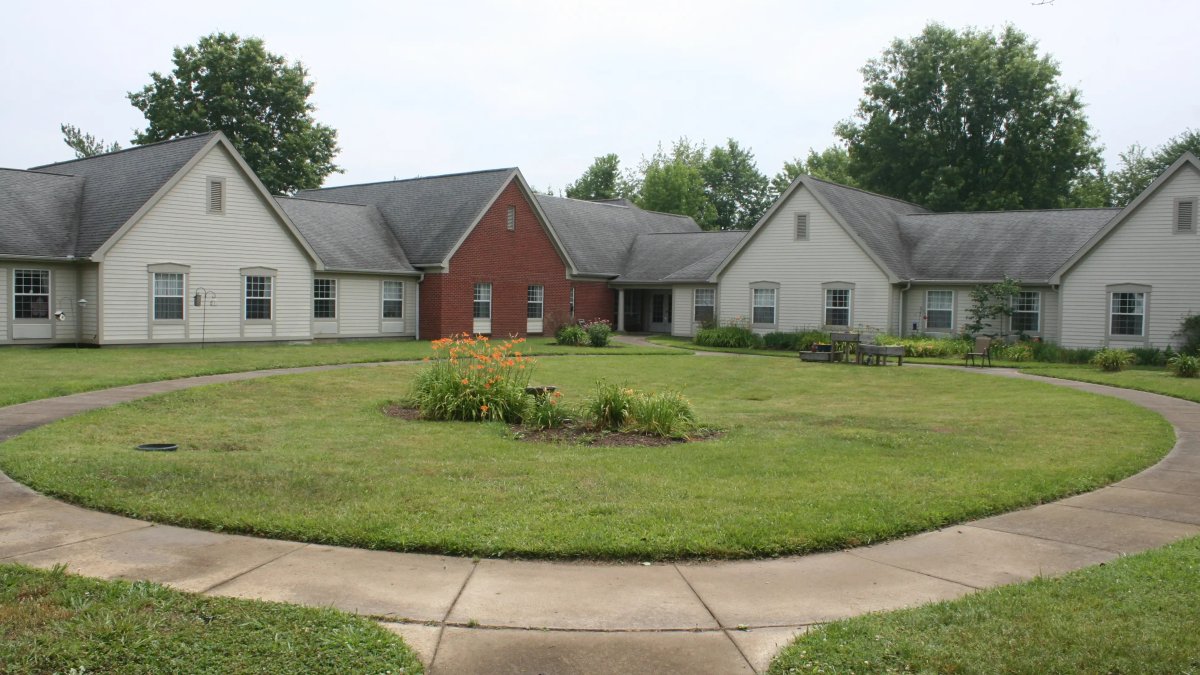 Charlestown Place at New Albany - Image 2 of 13