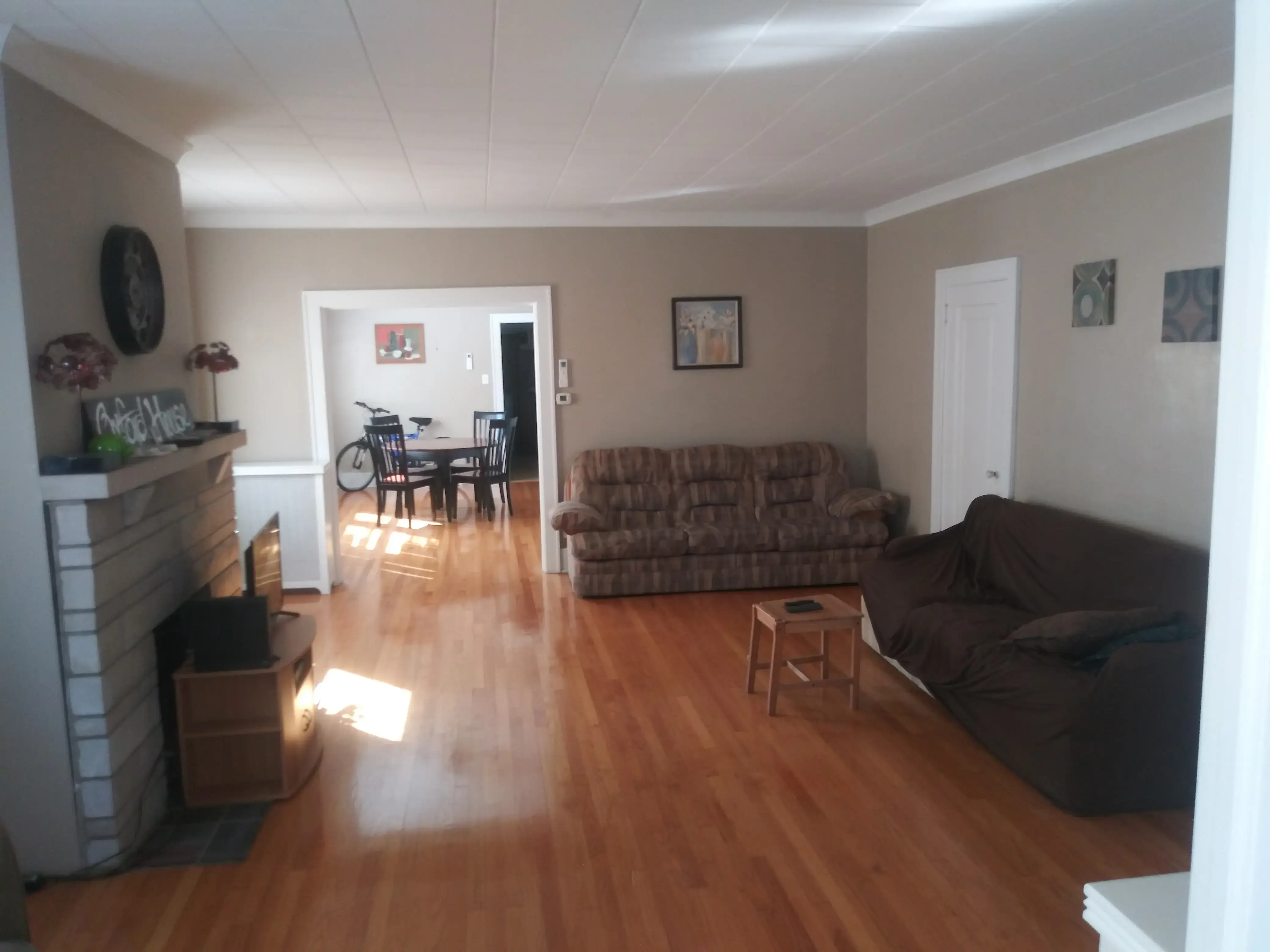 Oxford House - Mariposa - Image 2 of 3