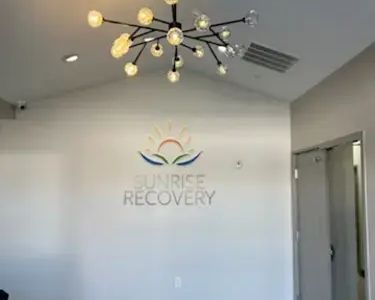 Sunrise Recovery - Drug and Alcohol Women's Rehab in Clarksville - Image 2 of 9